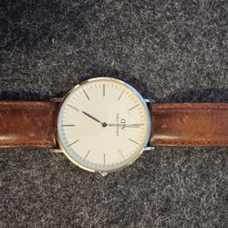 Daniel Wellington Men's Watch White Dial Face Silver Case - 40mm