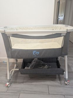 Bellababy Baby Bassinet with Storage Basket