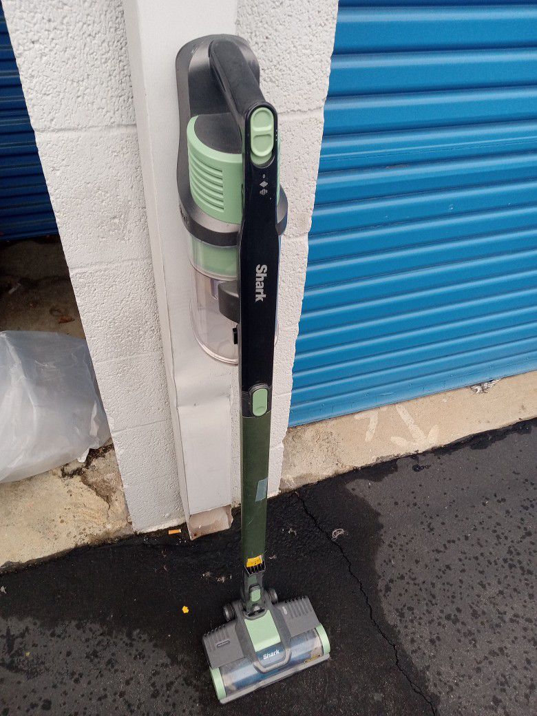 Shark Cordless PET Stick Vacuum W/Power Fins UZ155 Green/Gray