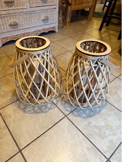 2 lanterns
