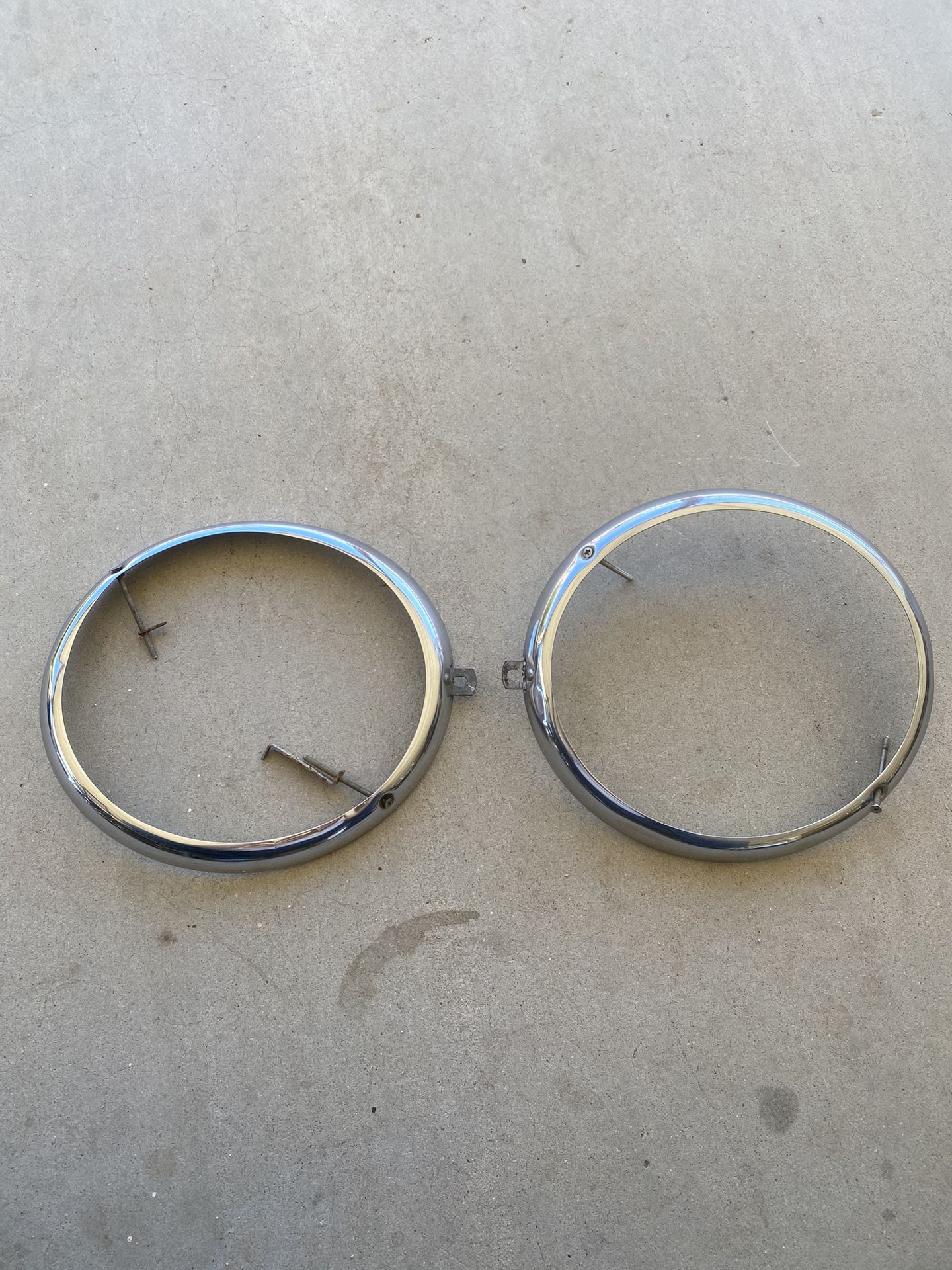 vw Bus Early Headlight Rims (left-right)