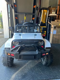 Kids Electric Ride-On Jeep with Remote