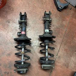 Nissan Pathfinder Front Strut Assemblies (Pair)