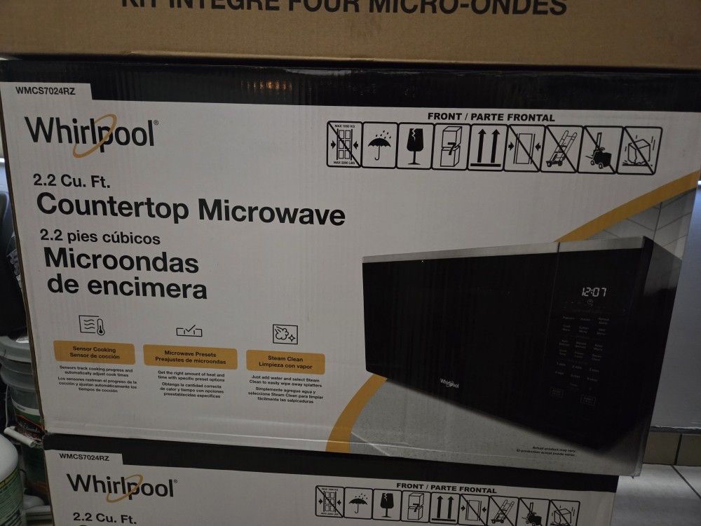 New Whirlpool Big Microwave 2.2 Cu Ft.