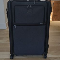 Tumi Autentic Brand New 