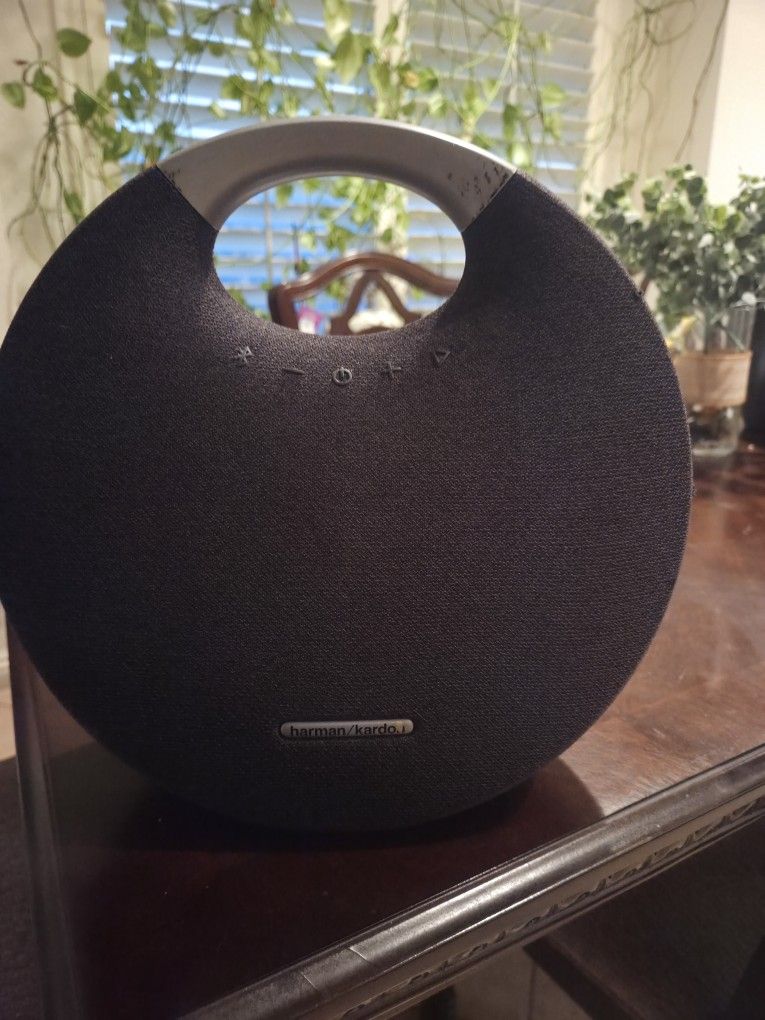 Harmon Kardon Onyx Studio