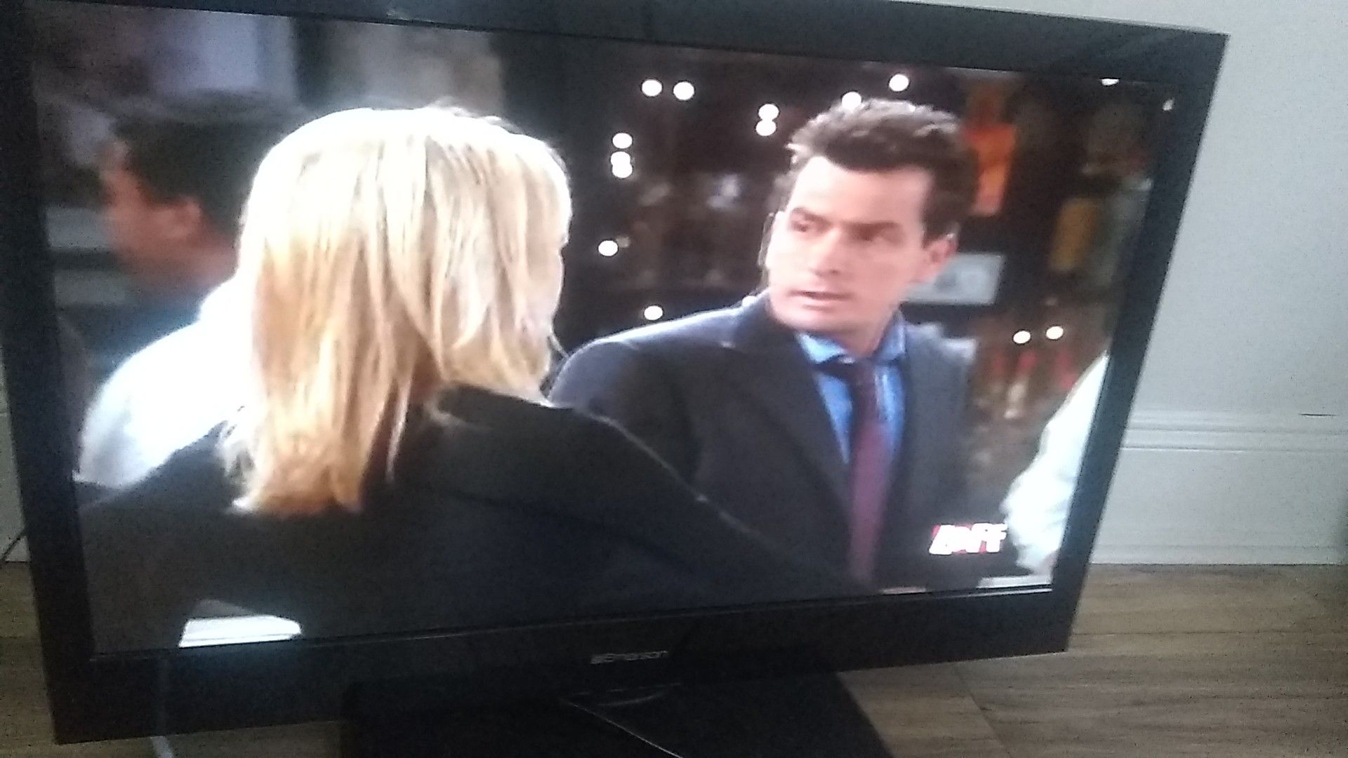 Emerson tv 32 inch