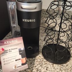KEURIG Coffee Maker, ICED Coffee BUDNLE With Carousel For Kcups And A Descaling Kit