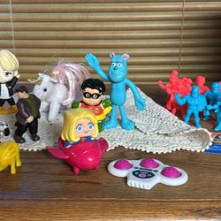 Bundle of 24 toys fast food kid meals kelloggs 1(contact info removed)