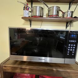 Microwave - Panasonic Cyclone Inverter Model NN-SE985S