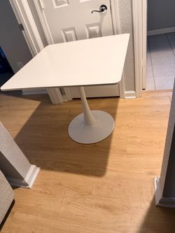 Pedestal Table