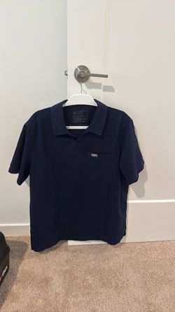 Large FIGS Navy Men’s scrub top