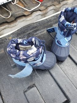 Winter boots size 5/6