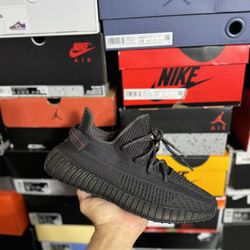 Adidas Yeezy 350 Black size 9.5 VNDS 