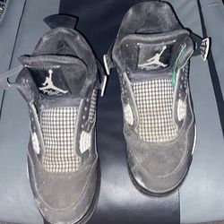 Jordan 4s white thunders