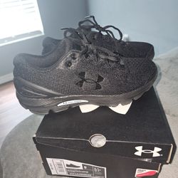 Mens Under Armour Size 9 Like New
