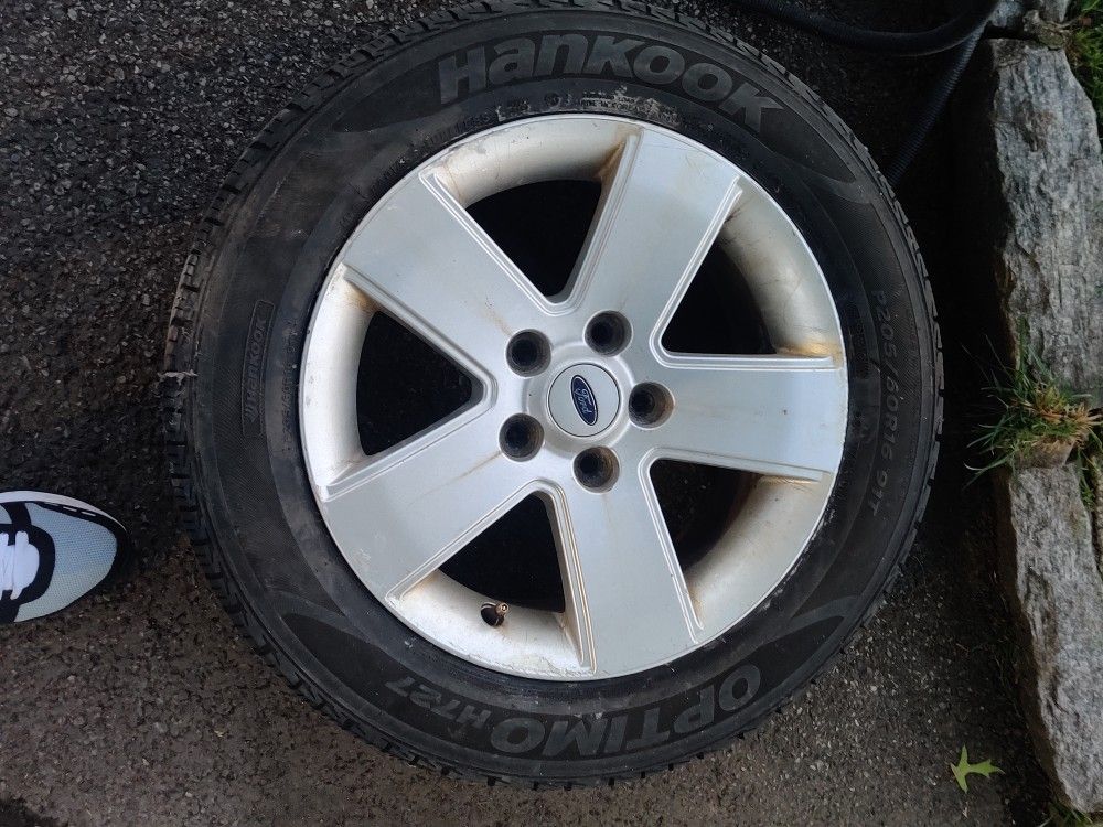 FREE - 2008 Ford Fusion Rim With Tire