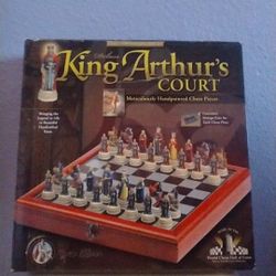 CHESS SET, KING ARTHUR COURT, DELUXE COLLECTORS EDITION HANDPAINTED, HIGH QUALITY. 