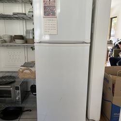 White Danby Refrigerator Fridge 