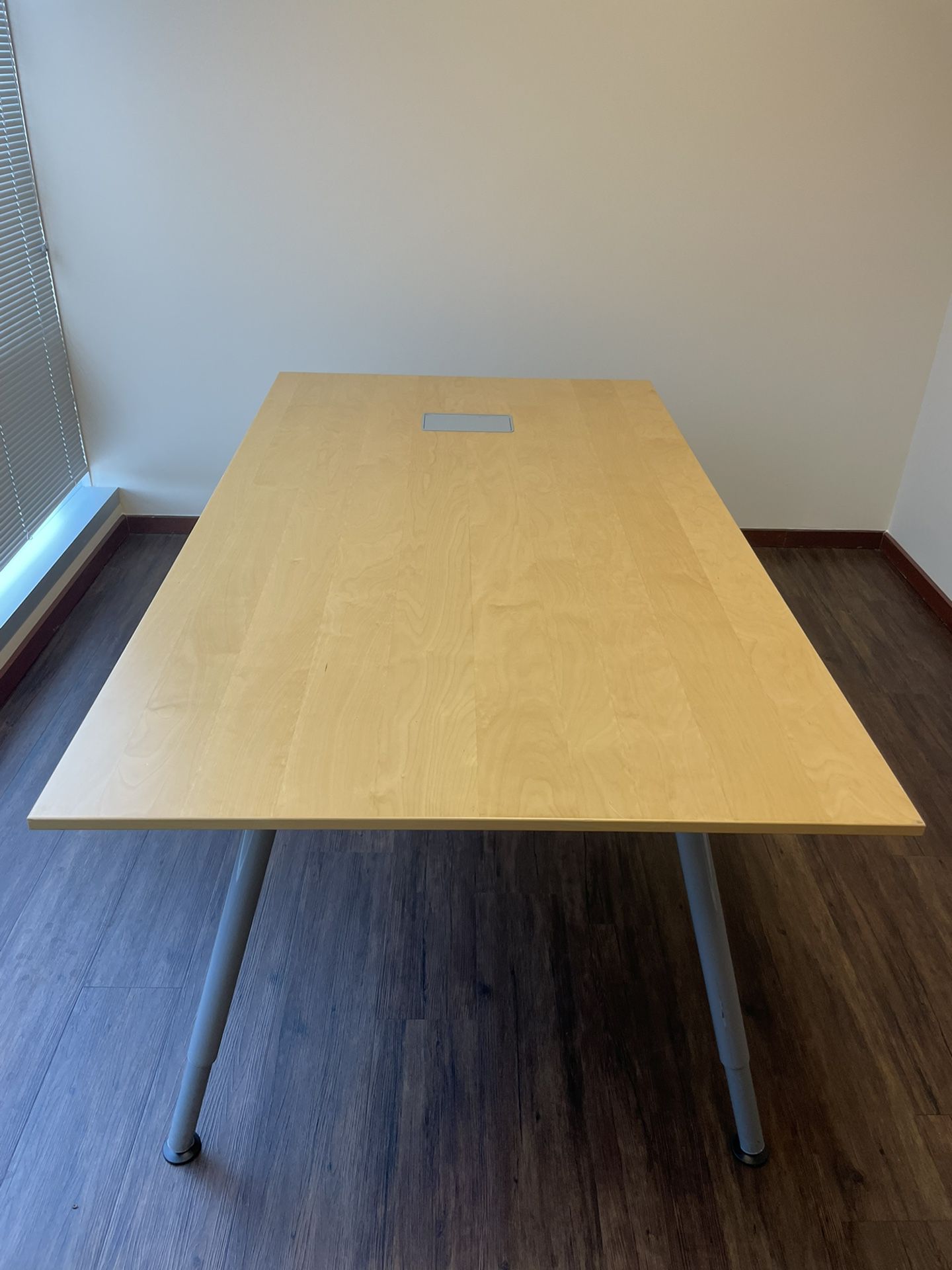 Reduced !! Large Table With Adjustable Legs 
