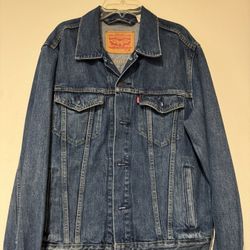 Levi’s Jean Jacket Size Medium Men Used Good Conditions 