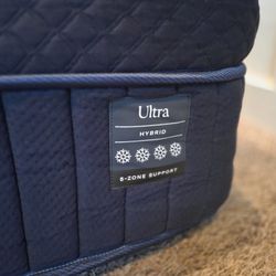 DreamCloud Mattress (Queen)