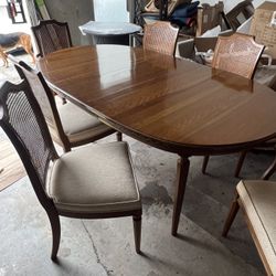 Dinning Table And Chairs 