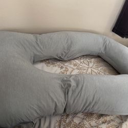 Momcozy pregnancy pillow 