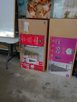 9 Ft   Pre - Lit Norway  Christmas Tree 