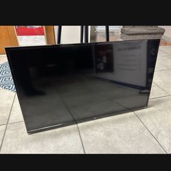  SMART ROKU TV TCL 40" Class S3 S-Class 1080 HP  (2 Available)
