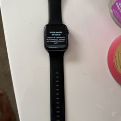 Se vende Apple Watch serie 4..41mm For sale Apple watch serie 4 41mm  With handles