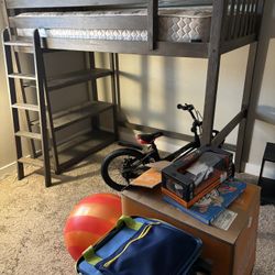 Queen Bed and Twin Bed 