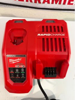 MILWAUKEE RAPID CHAERGER