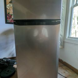 Galanz 12 Cubic W/  Top Freezer -Refrigerator