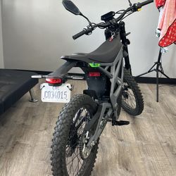 Throne Srpnt E-moto