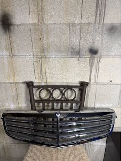 Mercedes-Benz C-class OEM 2009 2010 2011 Front Grille
