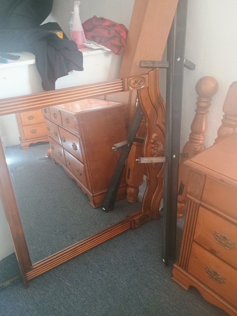 Wooden Bed Room Set