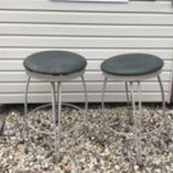 Outdoor bar stools