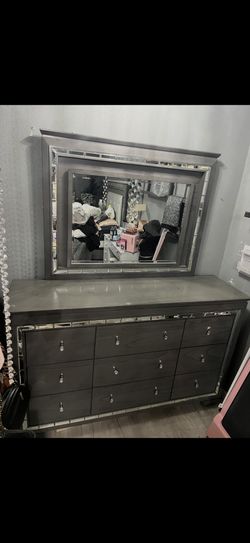 Queen Size Bed Frame And Dresser