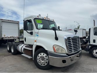 2014 Freightliner Cascadia Day Cab Cummins Engine