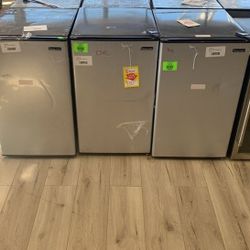 MAGIC CHEF MINI FRIDGE