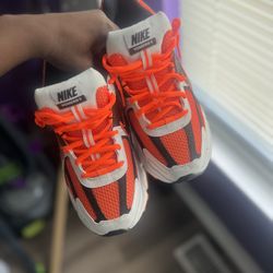 Nike Vomeros Size 6