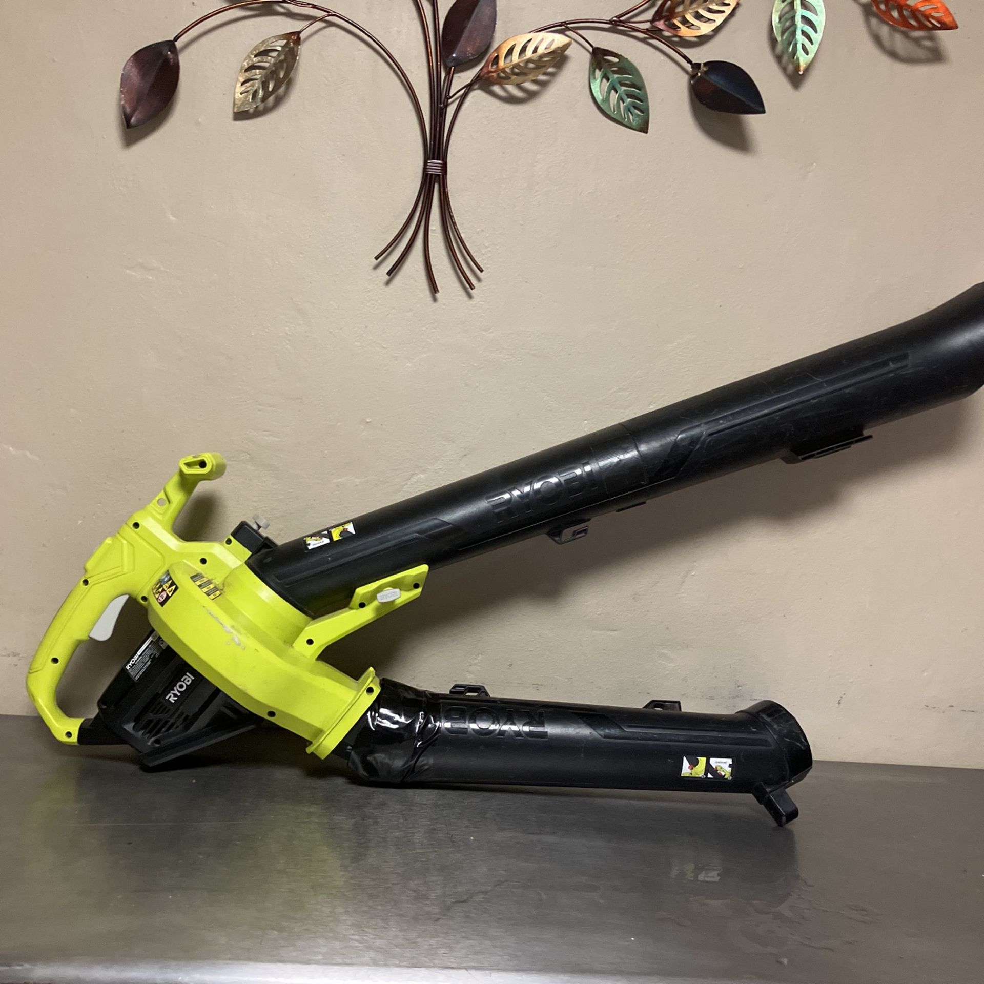 Leaf blower 40 Volt Battery Missing