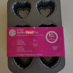 Ruffled Heart Pan