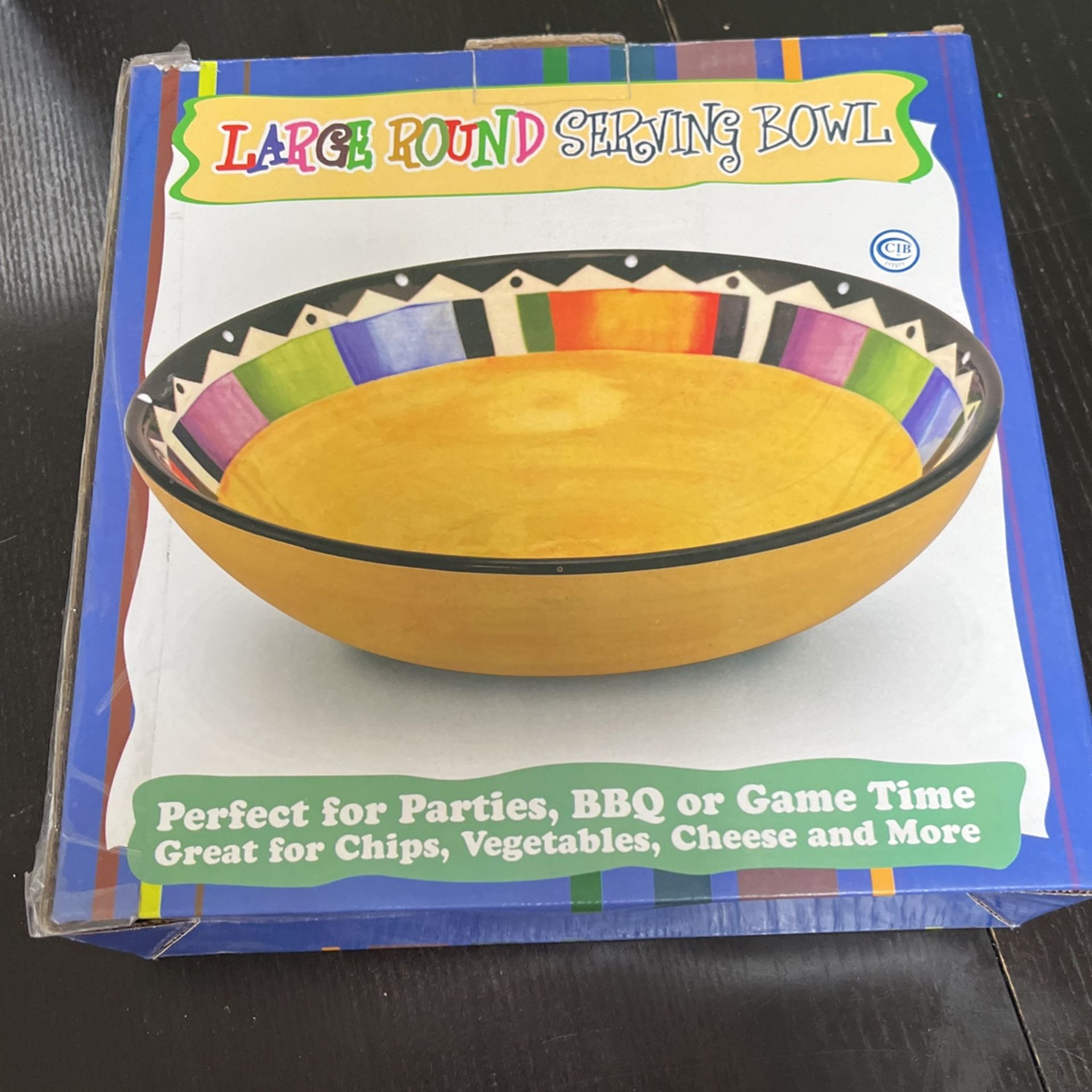 Large Round Serving Bowl. (New in box)