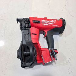 Milwaukee
M18 FUEL 18-Volt Lithium-Ion Brushless Cordless Coil Roofing Nailer (Tool Only