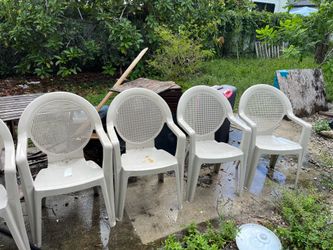 Set of 6 Plastic Stackable Patio Chairs