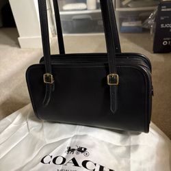 Coach Swing Zip 