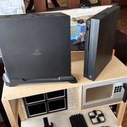 PS4 Pro and XBOX One X