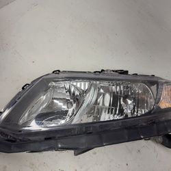 2015 Honda civic driver side halogen headlight